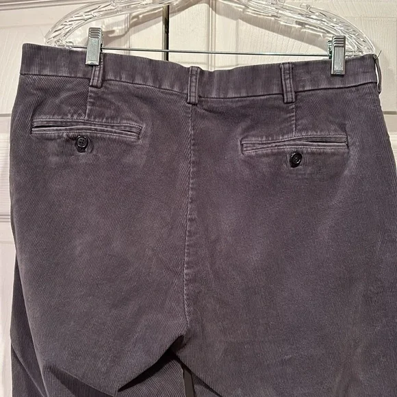 Roundtree & Yorke - 36 x 32 Gray Straight Leg Corduroys.
In good condition - Picture 4 of 7